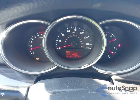 2011 Kia Sorento Lx z USA, uszkodzony, nr VIN 5XYKTCA10BG176701